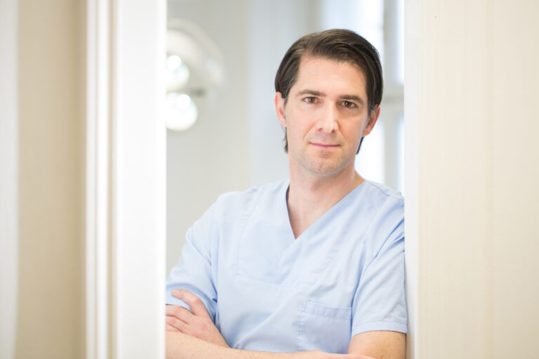 Dr. Alexander Siegl